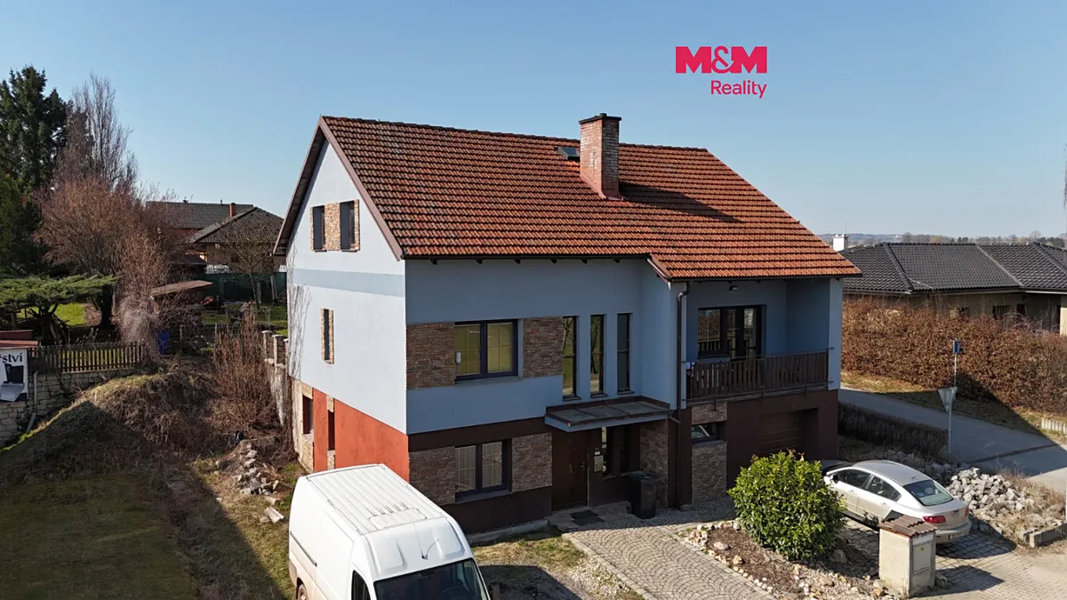 Prodej rodinného domu 302 m², pozemek 772 m²